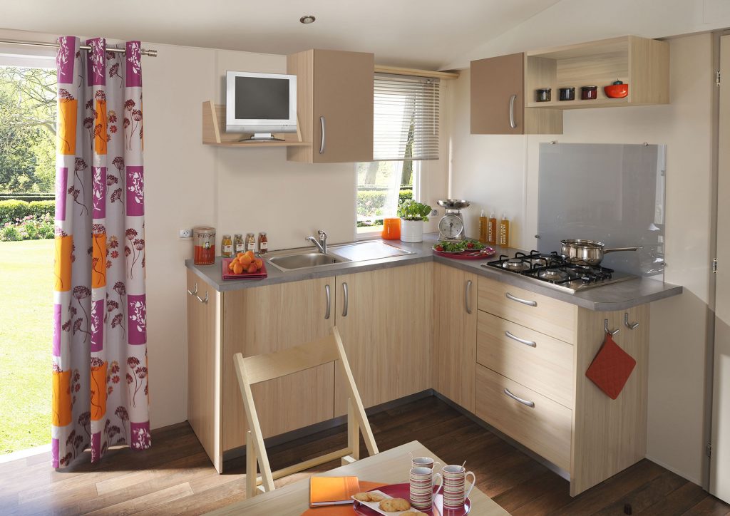 rent-mobile-home family-comfort campsite vendée: kitchen