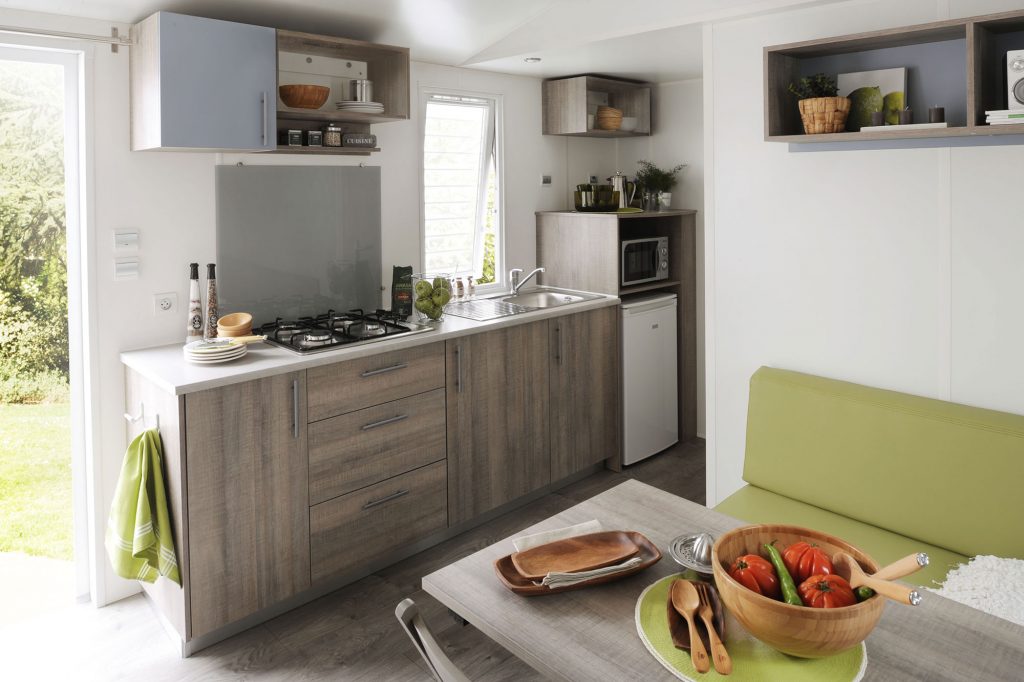 rent-mobile-home family-comfort campsite vendée: kitchen