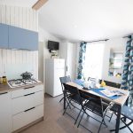 Location mobilhome 3 chambres camping saint gilles croix de vie : salon