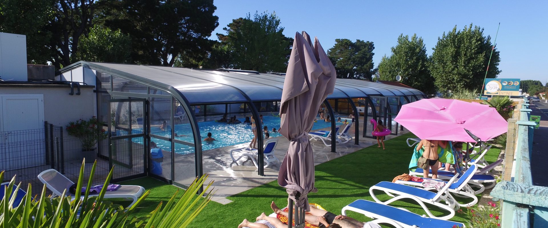 vue globale piscine couverte camping vendée